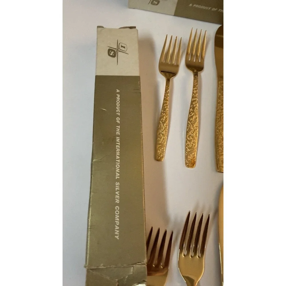 Vintage International Silver Golden Scroll Gold Flatware 8 Pc Set W Boxes‎